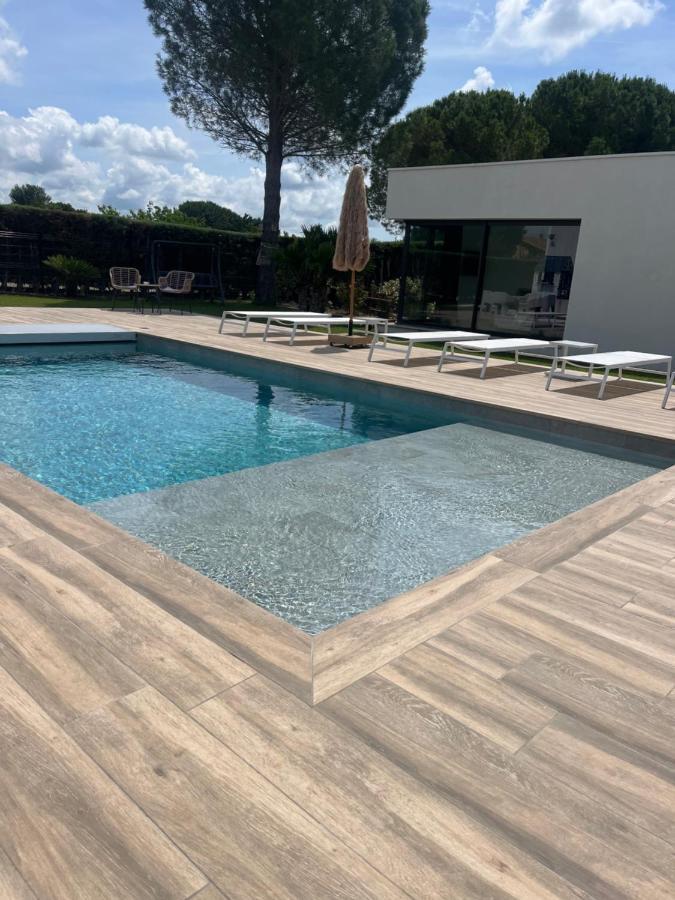 Magnifique Studio Avec Piscine Arlés Exterior foto